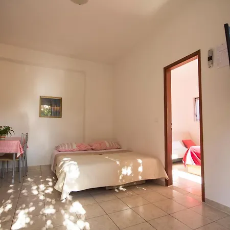Maria Guest house *